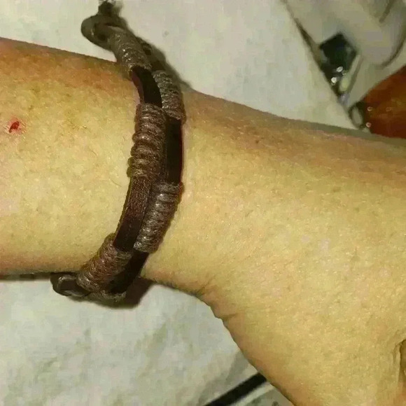 Handmade Leather Unisex Bracelet - Picture 2 of 4